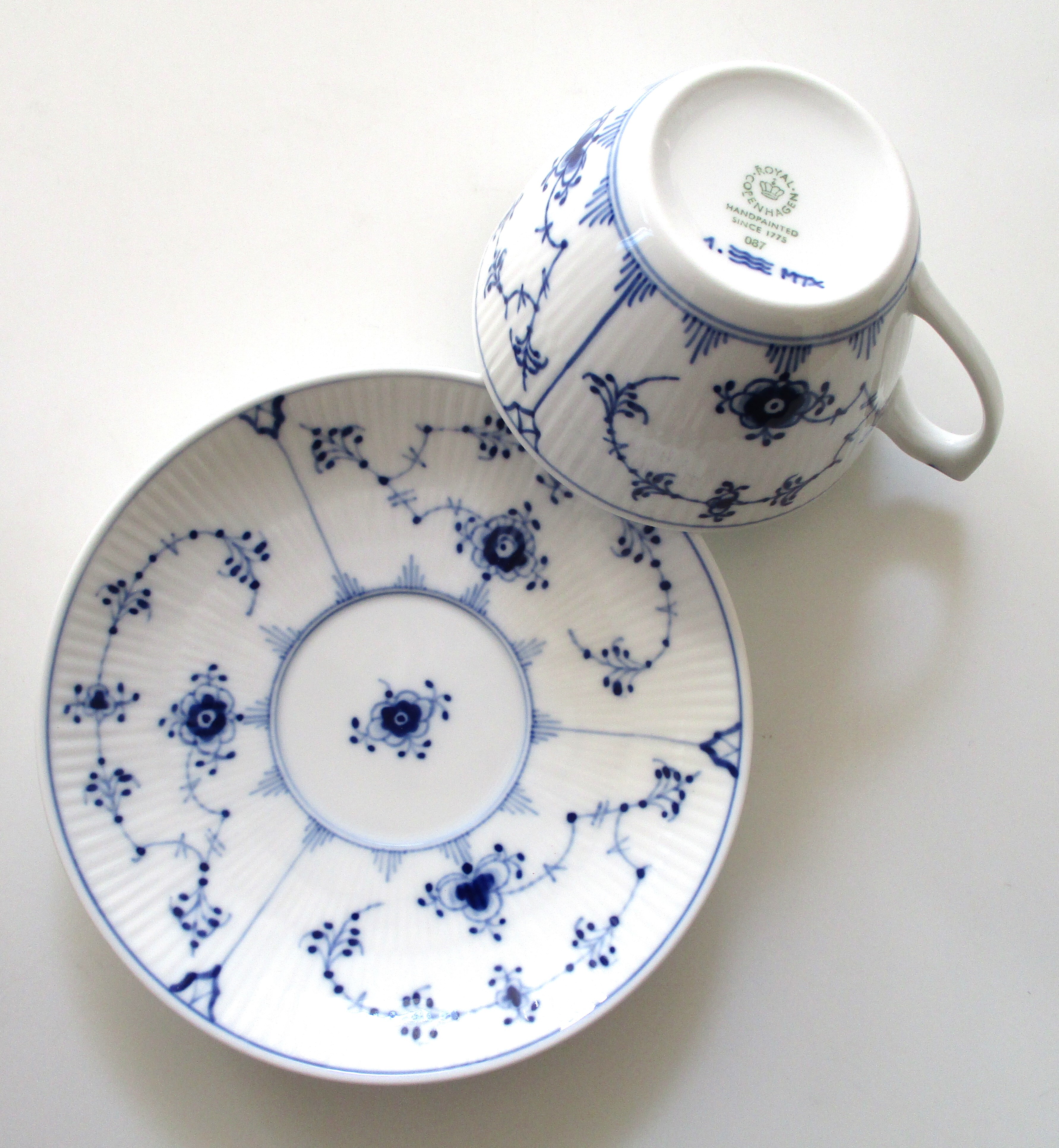 ロイヤルコペンハーゲンROYAL COPENHAGEN ブルーフル―テッド プレイン