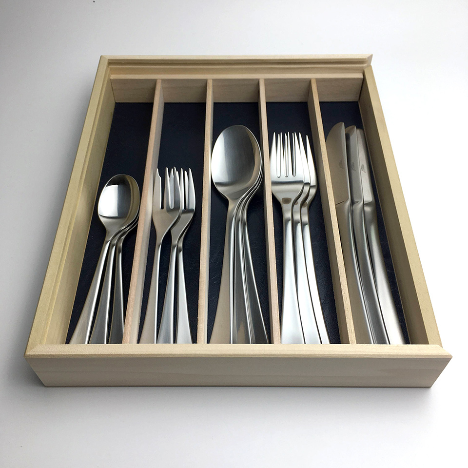 丸みを帯びたデザインは手にも優しくなじみます。YAMACO（ヤマコ