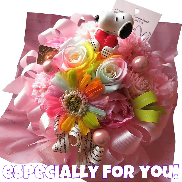 ホワイトデー お返し スヌーピー ハート入り 花束風 レインボーローズ