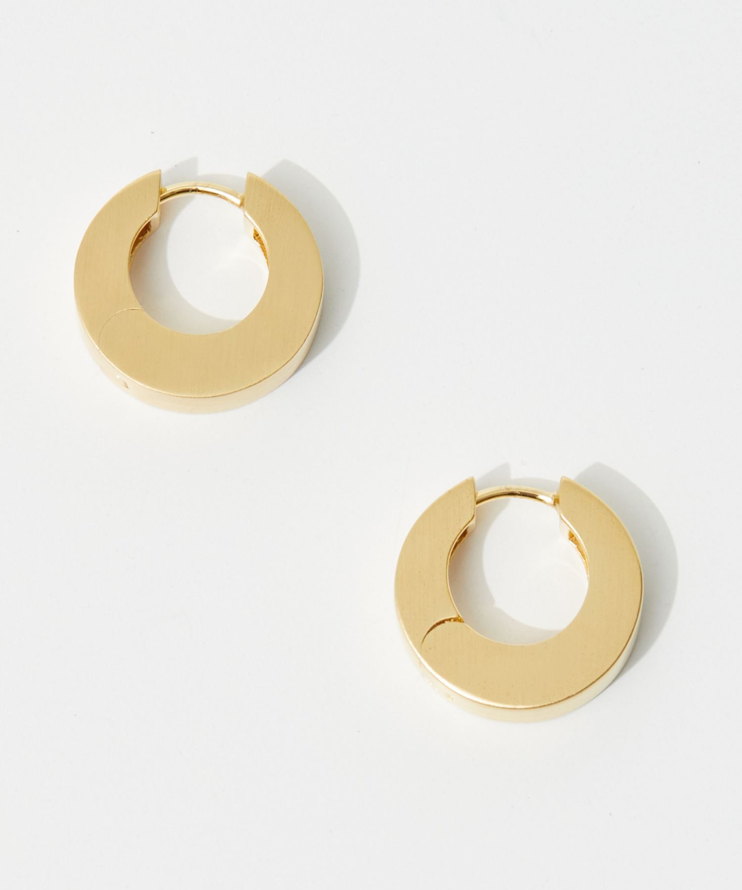 トムウッド TOM WOOD Arch Hoops Small Satin Gold EAH76SNA02S925-9K