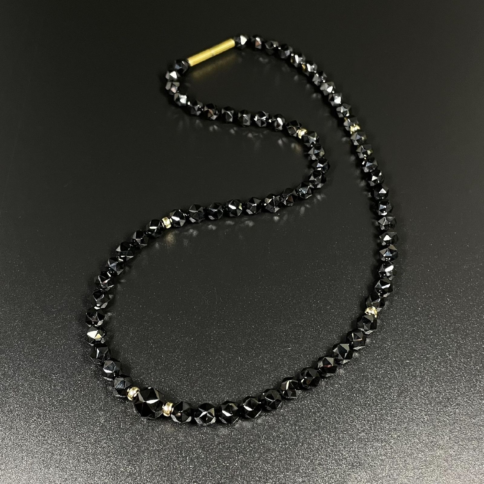 ハイクラスを求めるあなたへ］ K18ビーズ スターカットスピネル