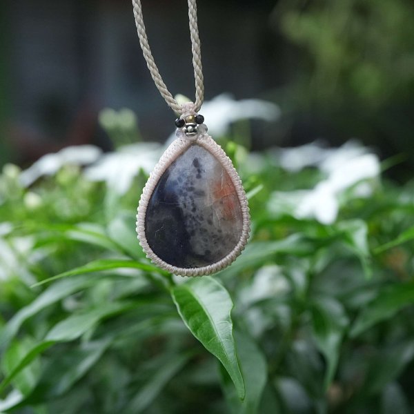 天然石】【ハンドメイド】2色☆iolite sunstone マクラメネックレス