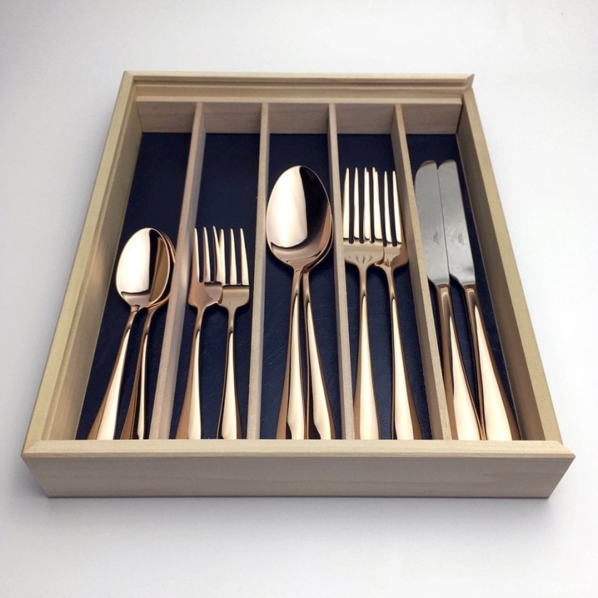 カジュアルで使い易さを追求したシンプルなシェイプのカトラリー