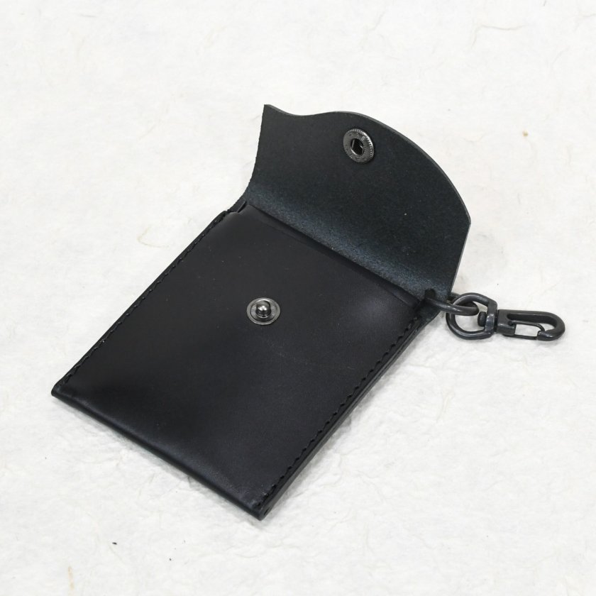 名入れ 刻印付き ヌメ革 携帯灰皿 マットブラック 艶消し黒 フック付き