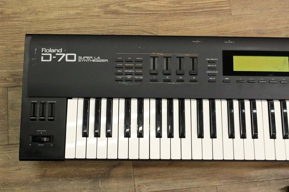 Roland D-70 