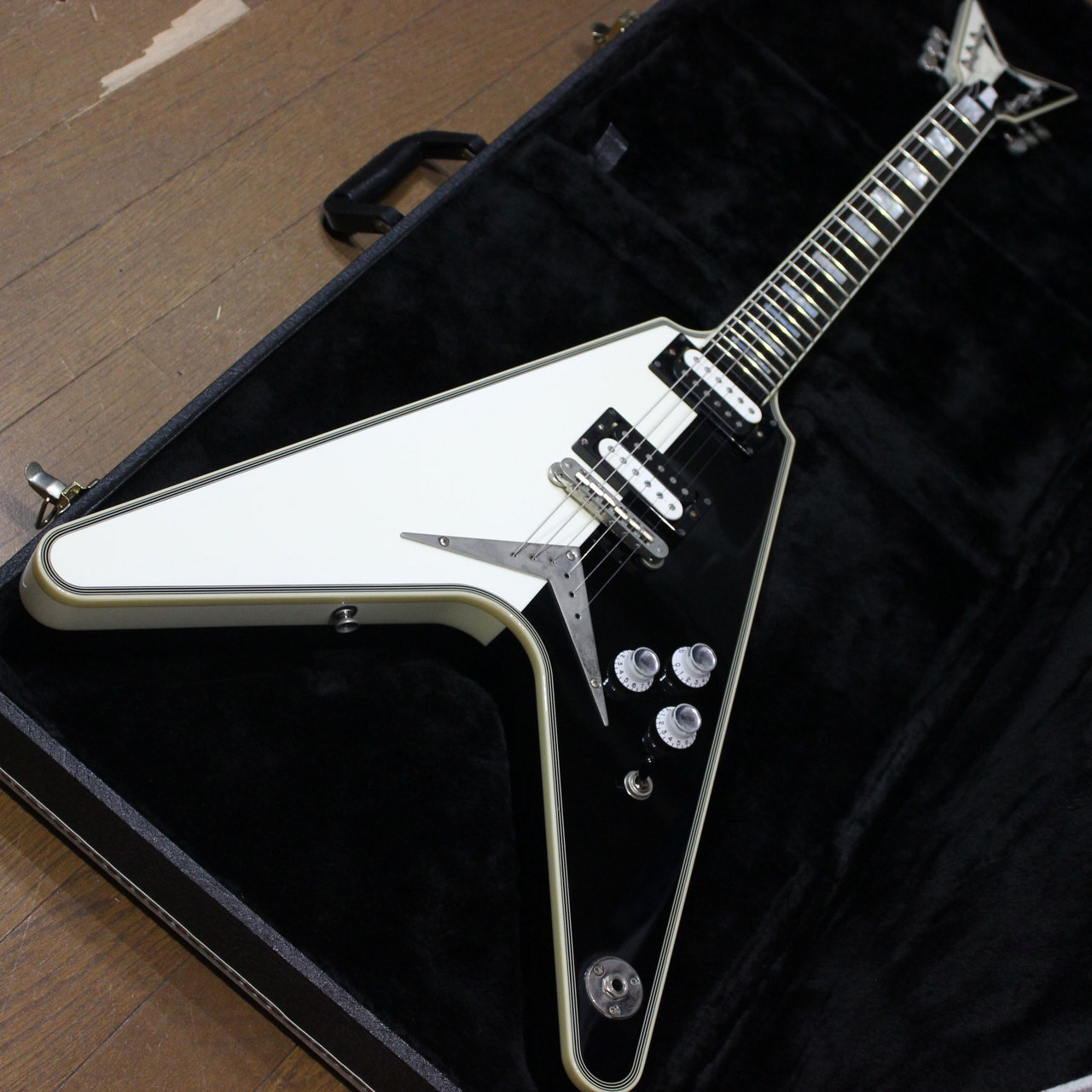 DEAN USA FLYING V MS モデル限定品 MICHAEL SCHENKER V 2005年製です