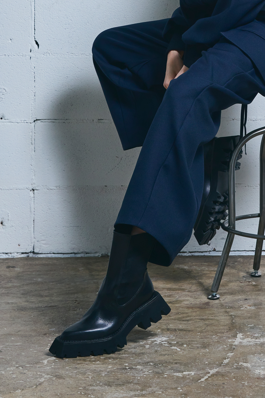 ph7+/ピアッカセッテ｜シルエットで差をつける、モードな厚底ショート