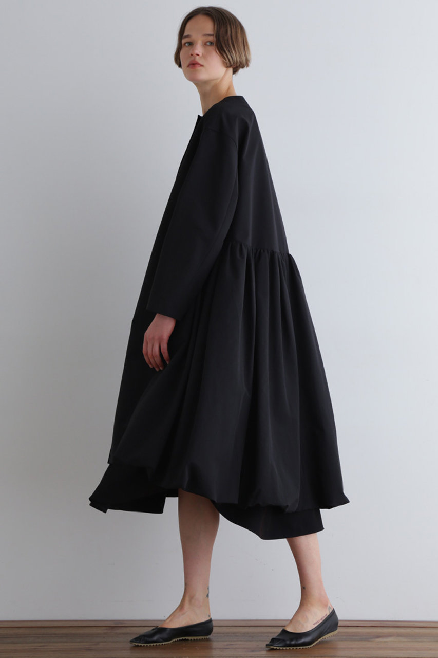 LE PHIL(ル フィル)｜N/Cクロスティアードコート/ブラック の通販