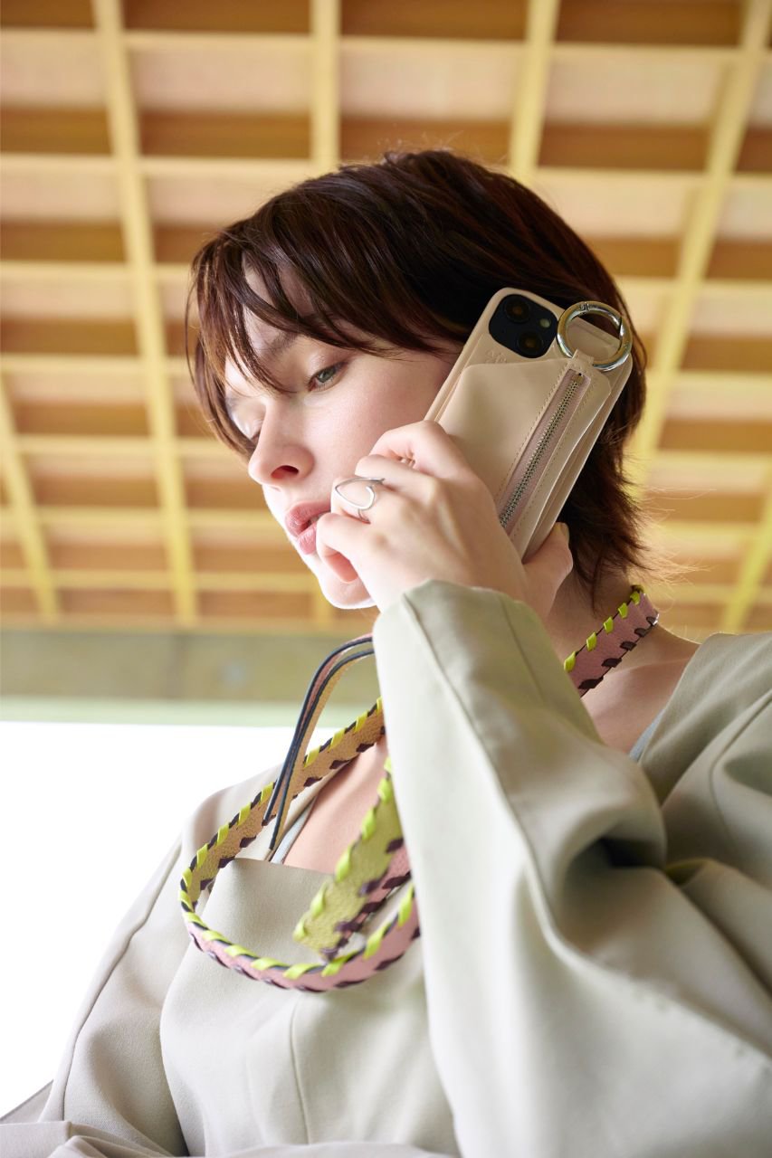 ajew(エジュー)｜iPhone15 ajew patent case shoulder/ベージュ の通販