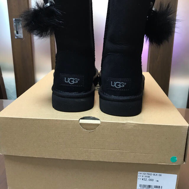 UGG - アグ UGG スワロフスキーピン付きムートンブーツ 黒 6サイズ