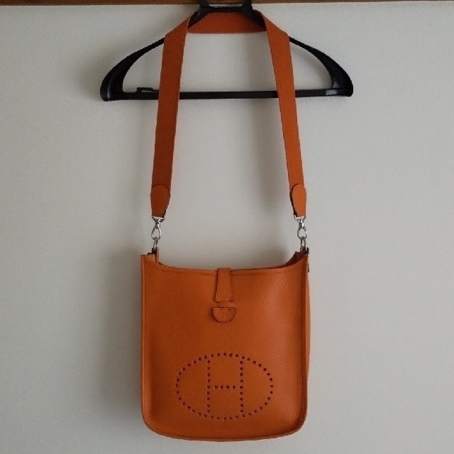 Hマーク Hパンチング柄 ショルダーバッグ ノーブランドの通販 by