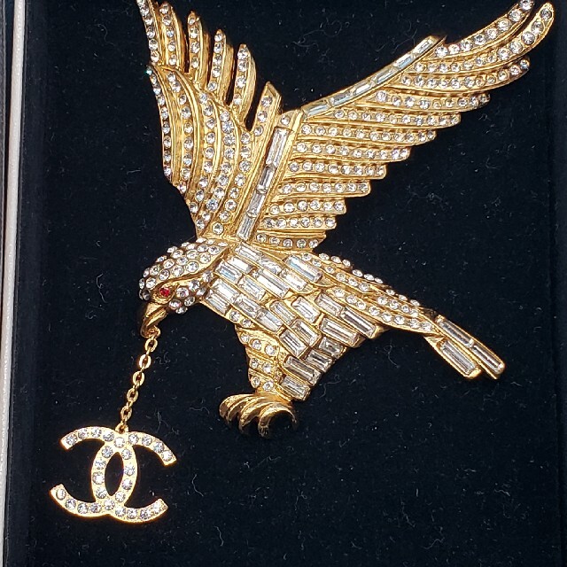 coco様専用 シャネル イーグル ブローチ レア 未使用の通販 by ジョーs
