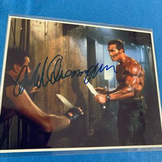 アーノルドシュワルツェネッガー直筆サイン入りフォトの通販 by