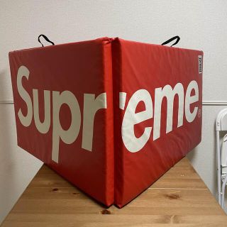 Supremeのフリマアイテム一覧
