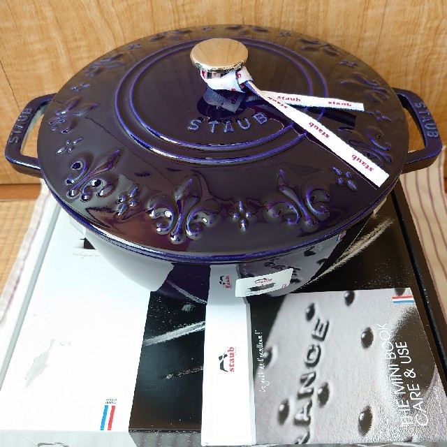 STAUB - staub【新品】フルール・ド・リス フレンチオーブン24