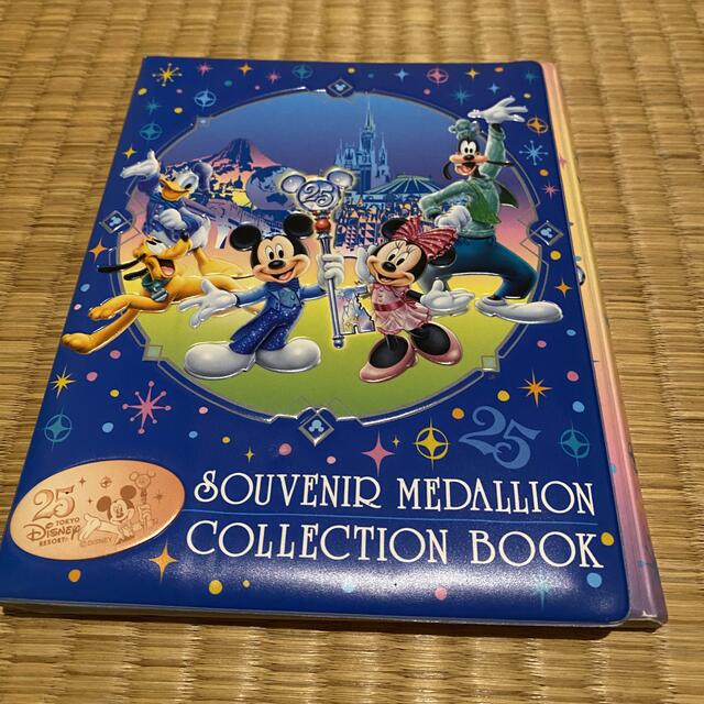 Disney - スーベニアメダル コレクションブックの通販 by ネオウィル's