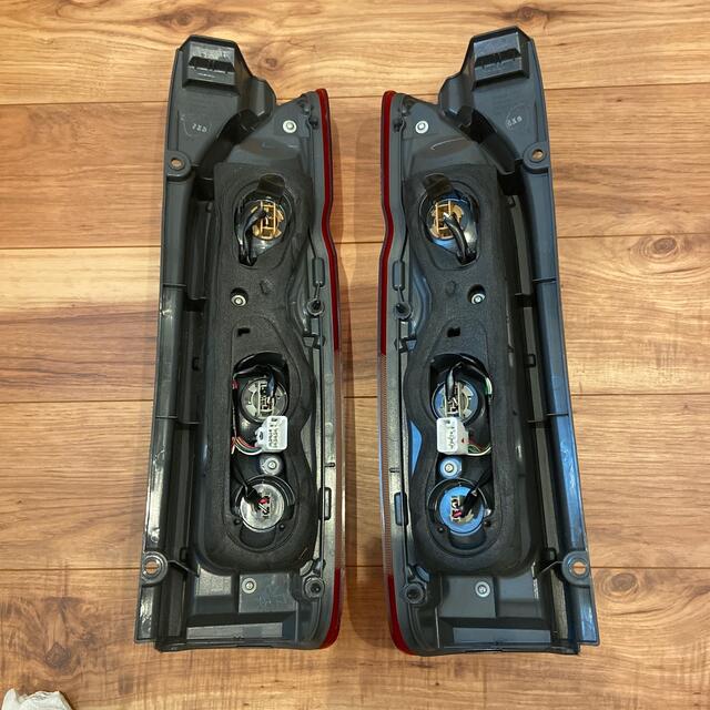 ハイエース 純正テールランプ 新車外しの通販はau PAY マーケット