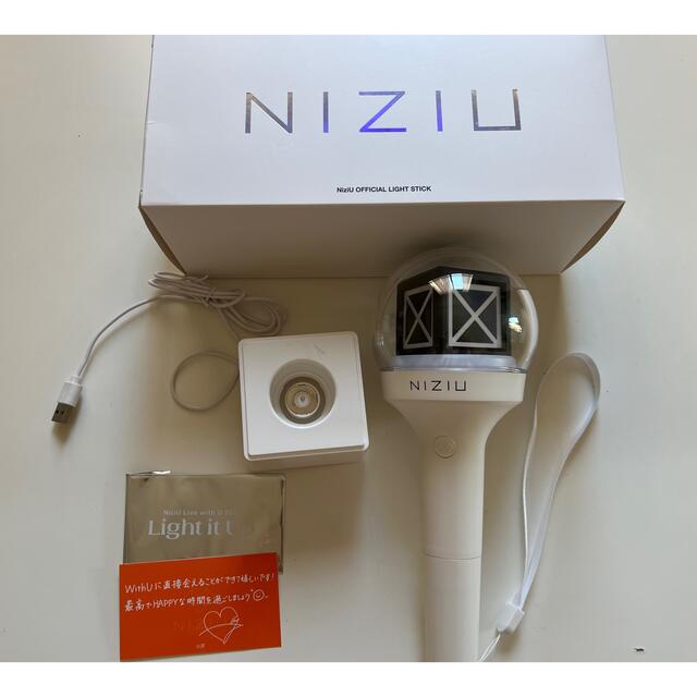 NiziU ペンライト 電池付きの通販 by shop｜ラクマ