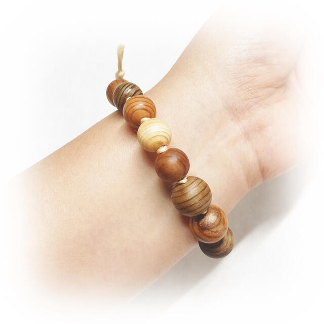 精麻と古代樹たちのブレスレット【杜の守り神】 トップ