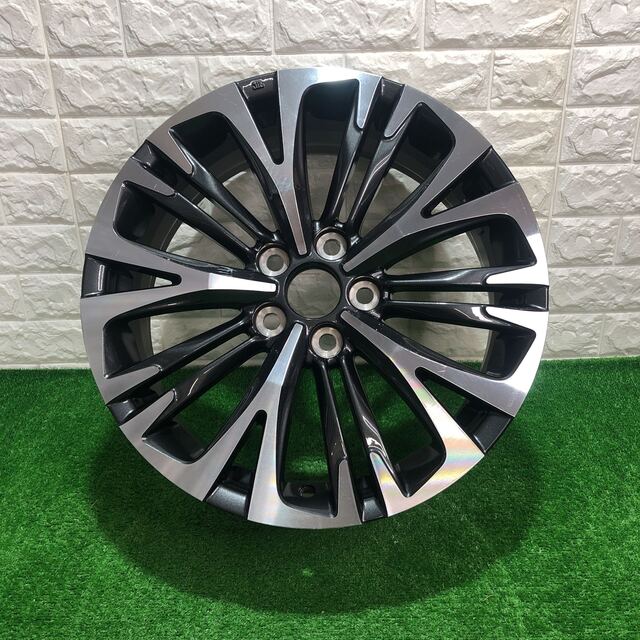 トヨタ - 【トヨタ純正】ヤリスクロス Z 18インチホイール1本！②の