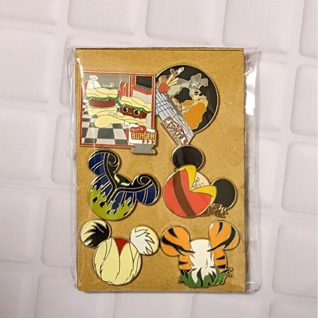 ディズニー シークレットピンバッジの通販 by えいと's shop｜ラクマ