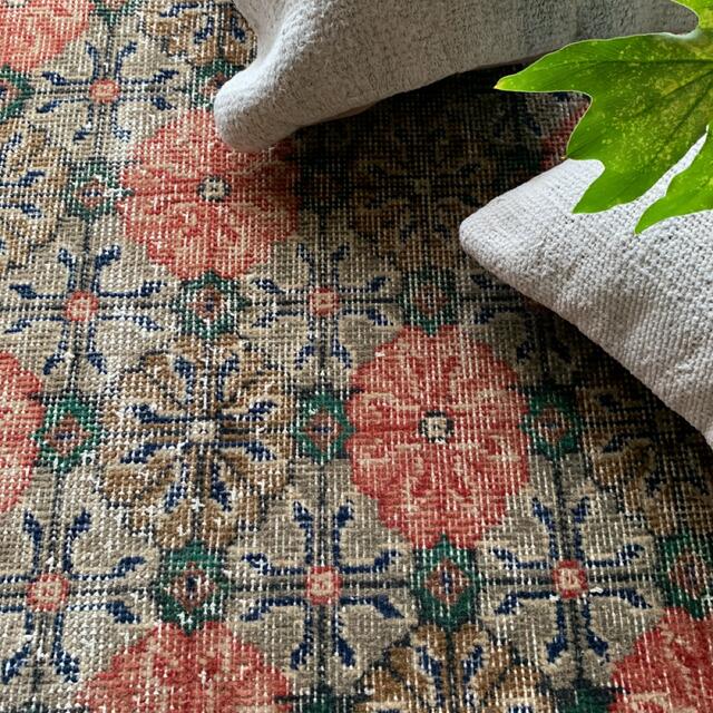 お花畑 ヴィンテージラグ オーバーダイ トルコラグの通販 by