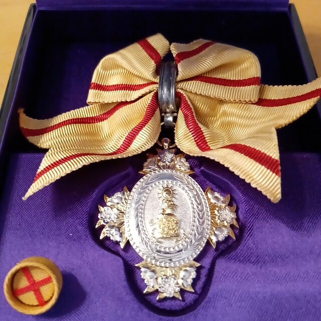 激レア 美品!】勲七等宝冠章 明治勲章 略章 化粧箱入 本物保証 勲章