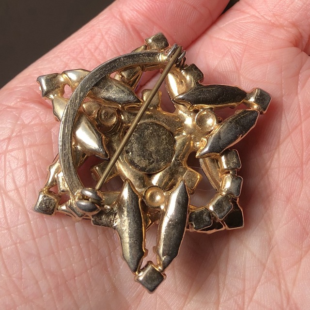 AVON - ヴィンテージ 大振り キラキラ ブローチの通販 by 💜VITAACC