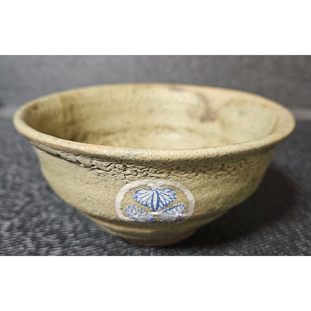 江戸時代 御深井焼 尾張徳川家 三つ葉葵家紋入 茶碗 蔵品シール 展示会