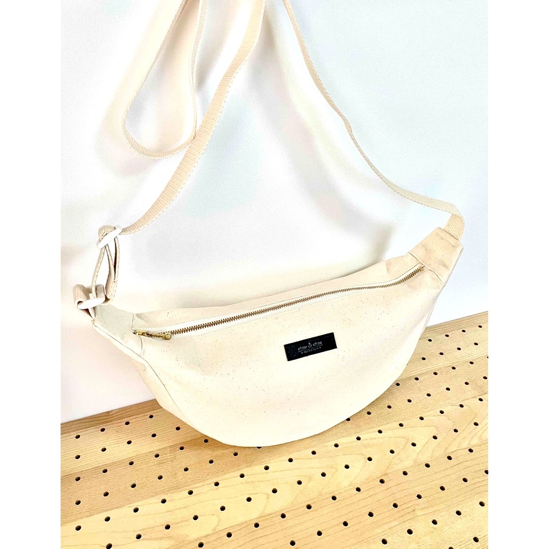 ハンドメイド ラウンドショルダーバッグ 三日月バッグ 斜めがけOKの