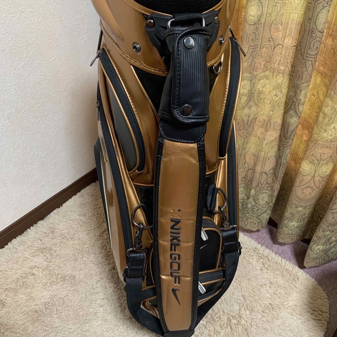NIKE - 迫力ある3点式GOLDエナメルキャディバッグ‼️NIKE GOLFの通販