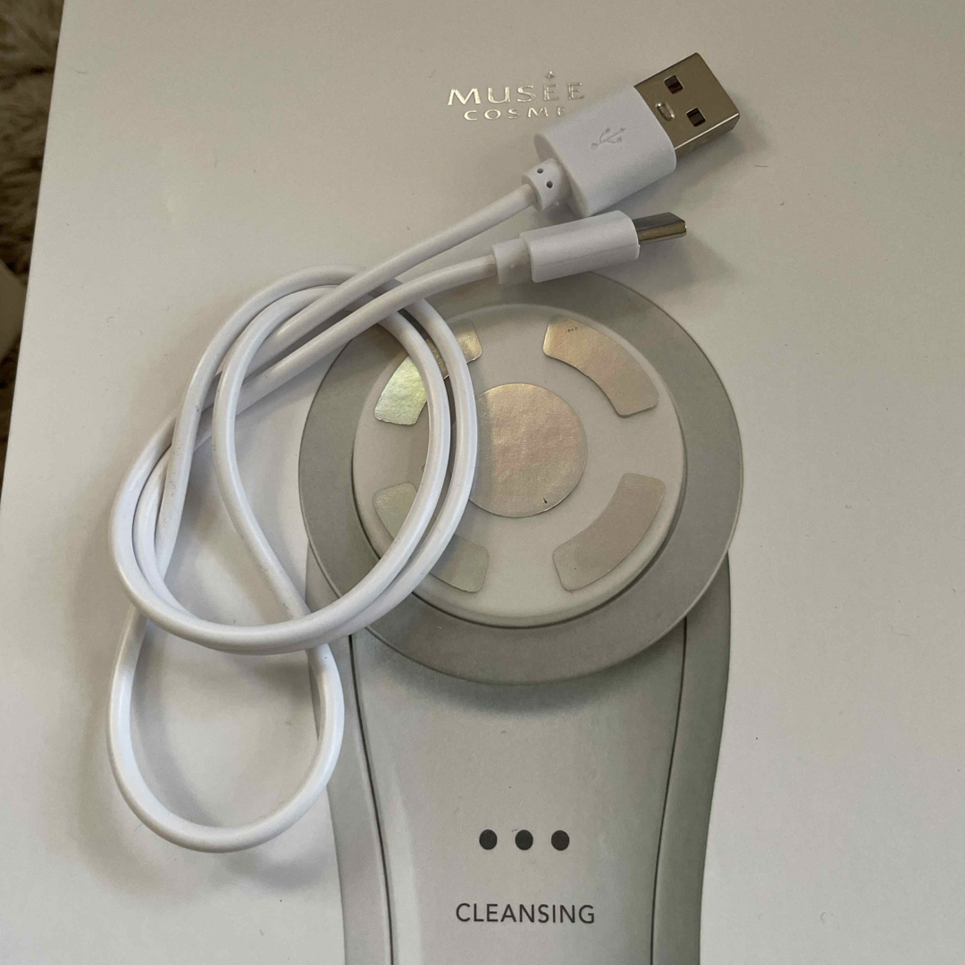ミュゼ美顔器（充電ケーブルあり！）の通販 by himechan's shop｜ラクマ
