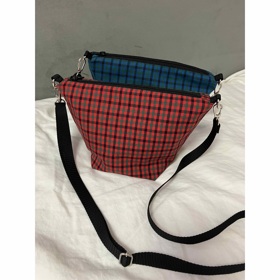 ファミリアチェック 舟形 ポシェット ママバッグ ナイロン 小さめ 公園