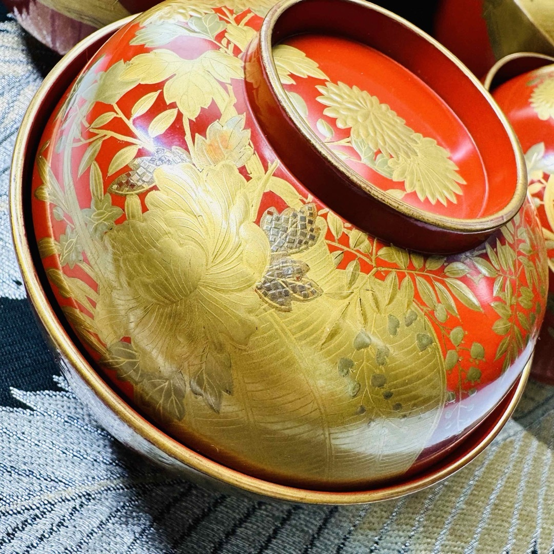 時代逸品！時代金縁朱漆に極上牡丹蝶螺鈿蒔絵の映えるお椀2点（検