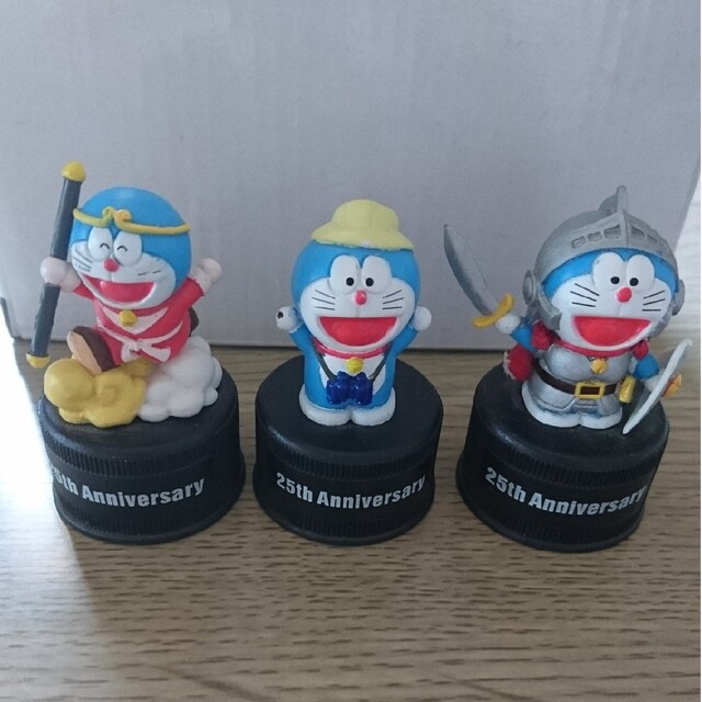 小学館 - ドラえもん 25周年アニバーサリー ボトルキャップの通販 by