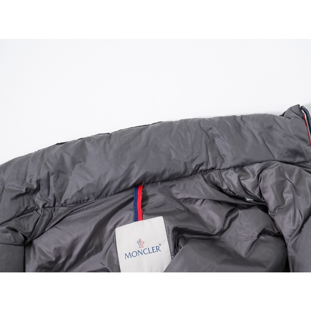 MONCLERモンクレール LEFRANC GIUBBOTTOルフラン ロゴワッペンフード