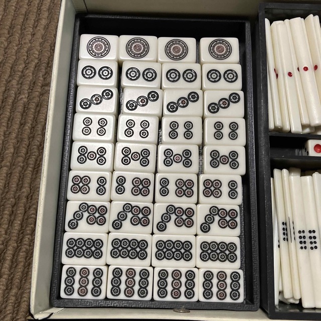 麻雀牌 背黒 昭和レトロの通販 by さとなか's shop｜ラクマ