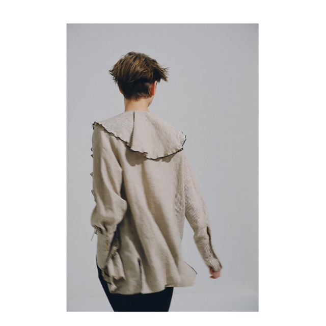 Uhr - uhr RUFFLE SHIRT フリルブラウスの通販 by miii｜ウーアならラクマ