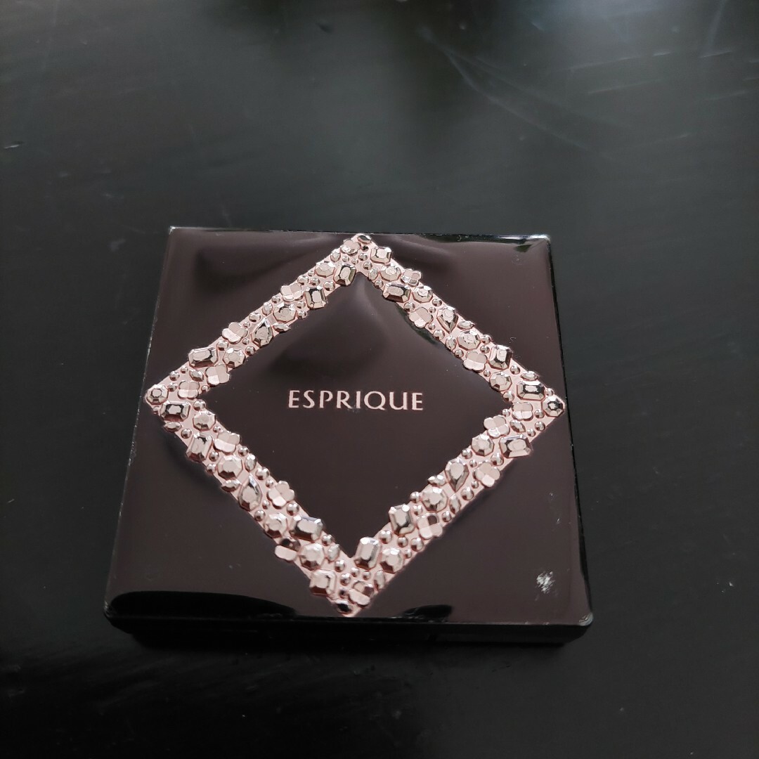 ESPRIQUE - エスプリークアイシャドウ2色・ケースの通販 by トリチキン