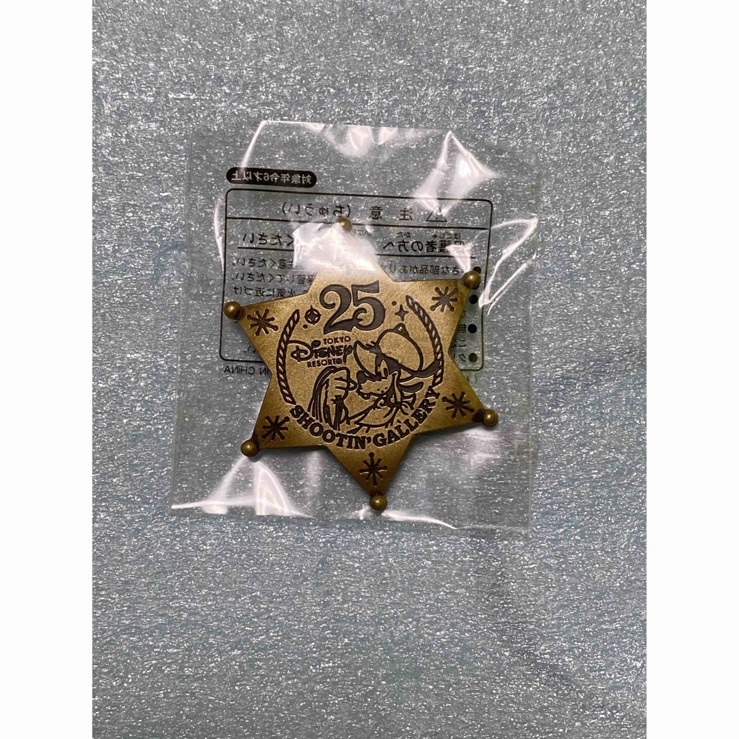 Disney - ディズニーランド 25周年バージョン保安官バッチの通販 by