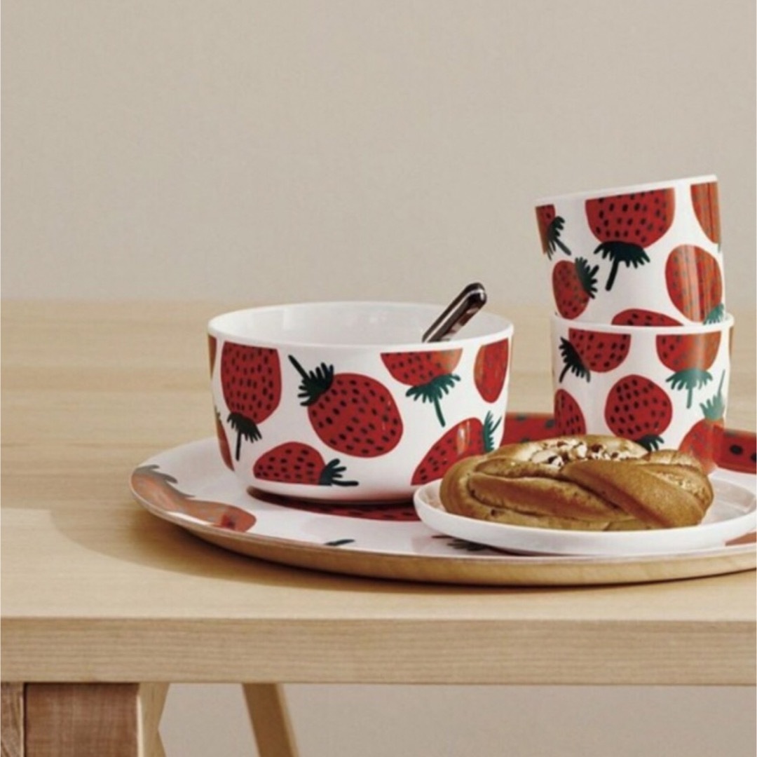 marimekko - Mansikka(マンシッカ)マリメッコ・いちご柄トレイ・お盆