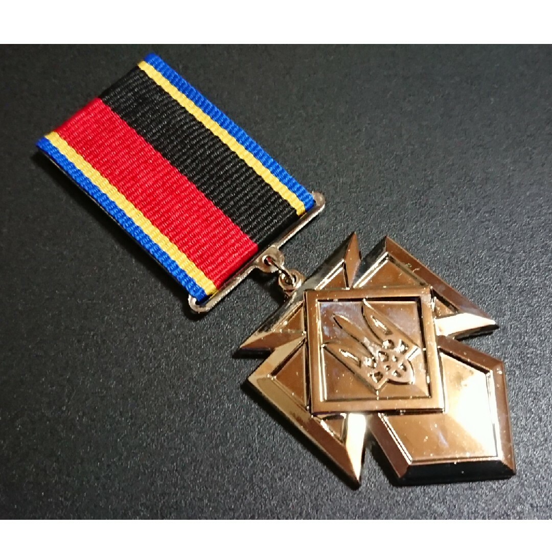 ウクライナ陸軍 名誉勲章メダル Ukraineの通販 by Frittage｜ラクマ