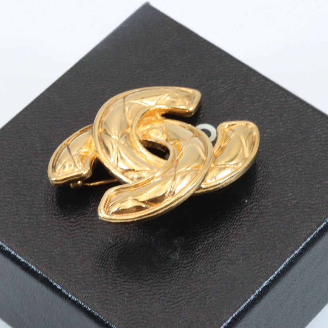CHANEL - CHANEL シャネル ココマーク マトラッセ ブローチ ゴールド