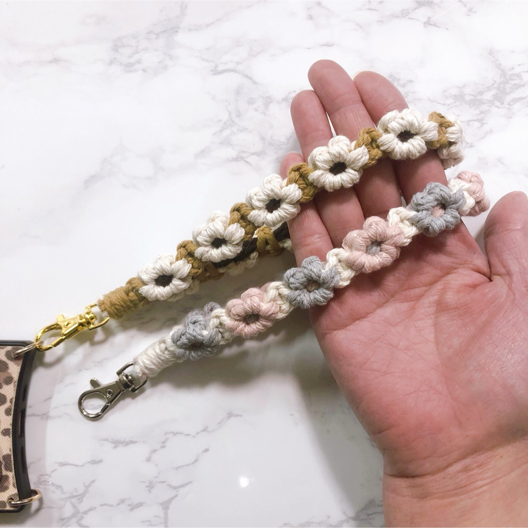 選べる27色】 マクラメ編み フラワーハンドストラップの通販 by kiki's