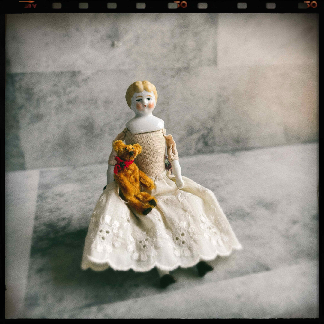 アンティーク アンティーク 小さなブロンドチャイナヘッドドール