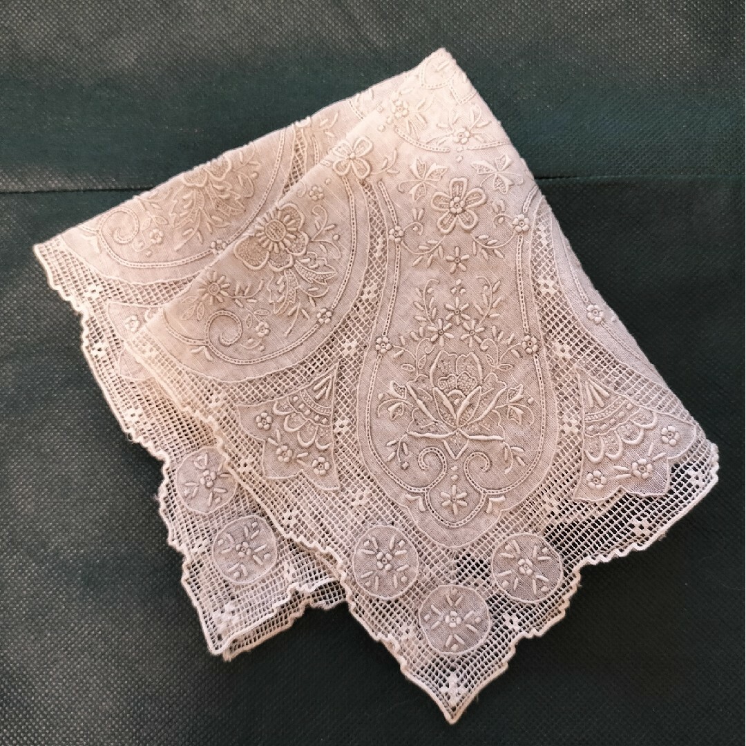 汕頭 刺繍 スワトウ ハンカチ SWATOWの通販 by ココリン's shop｜ラクマ