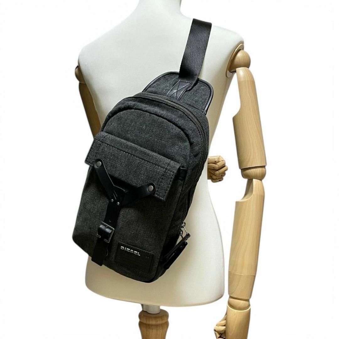 未使用級極美DIESEL ディーゼル ボディバッグ斜めがけビッグロゴ