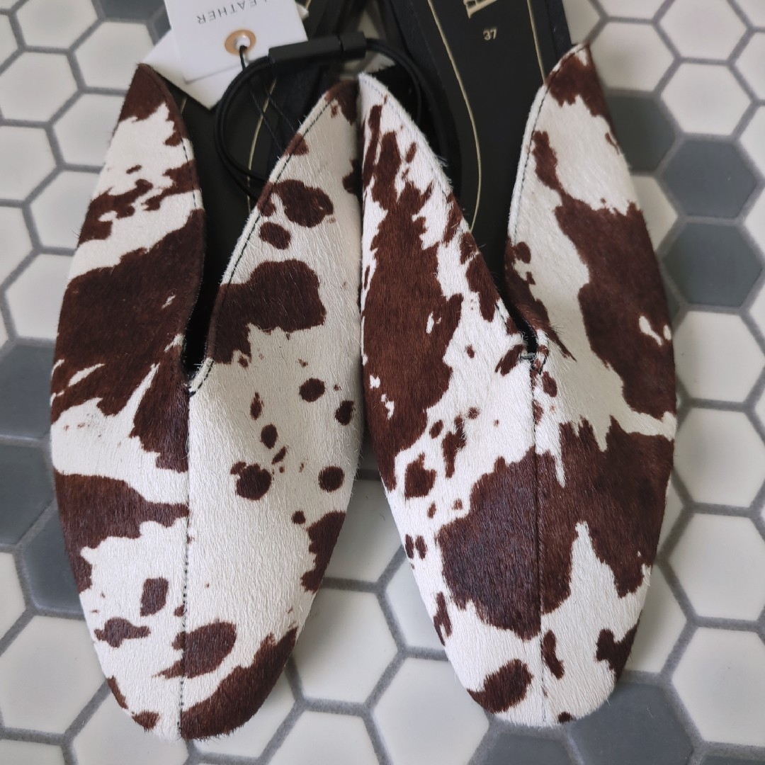 ZARA - 未使用 ZARA レザー ミュール 牛柄 サンダル ハラコ風 23.5