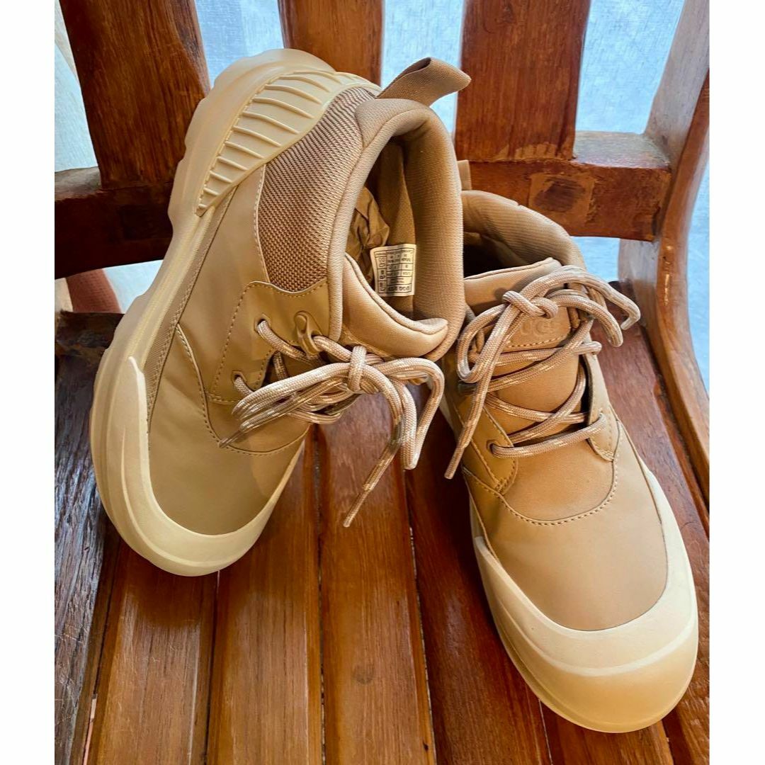 UGG 防水ボア付きハイカットブーツ UGG ハイカットスニーカー ブーツ