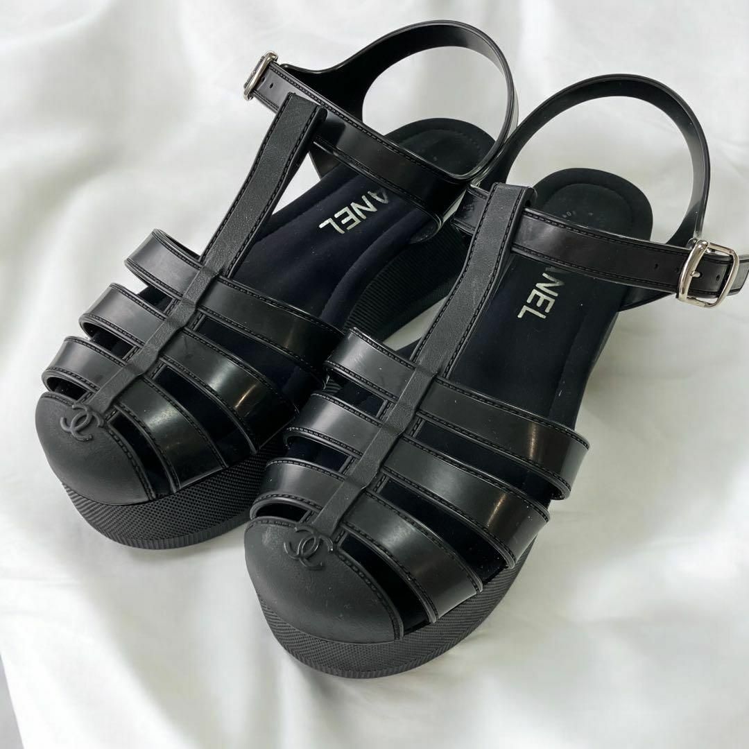 CHANEL - シャネル 黒 ラバー ストラップ サンダル 厚底 グルカ CHANEL
